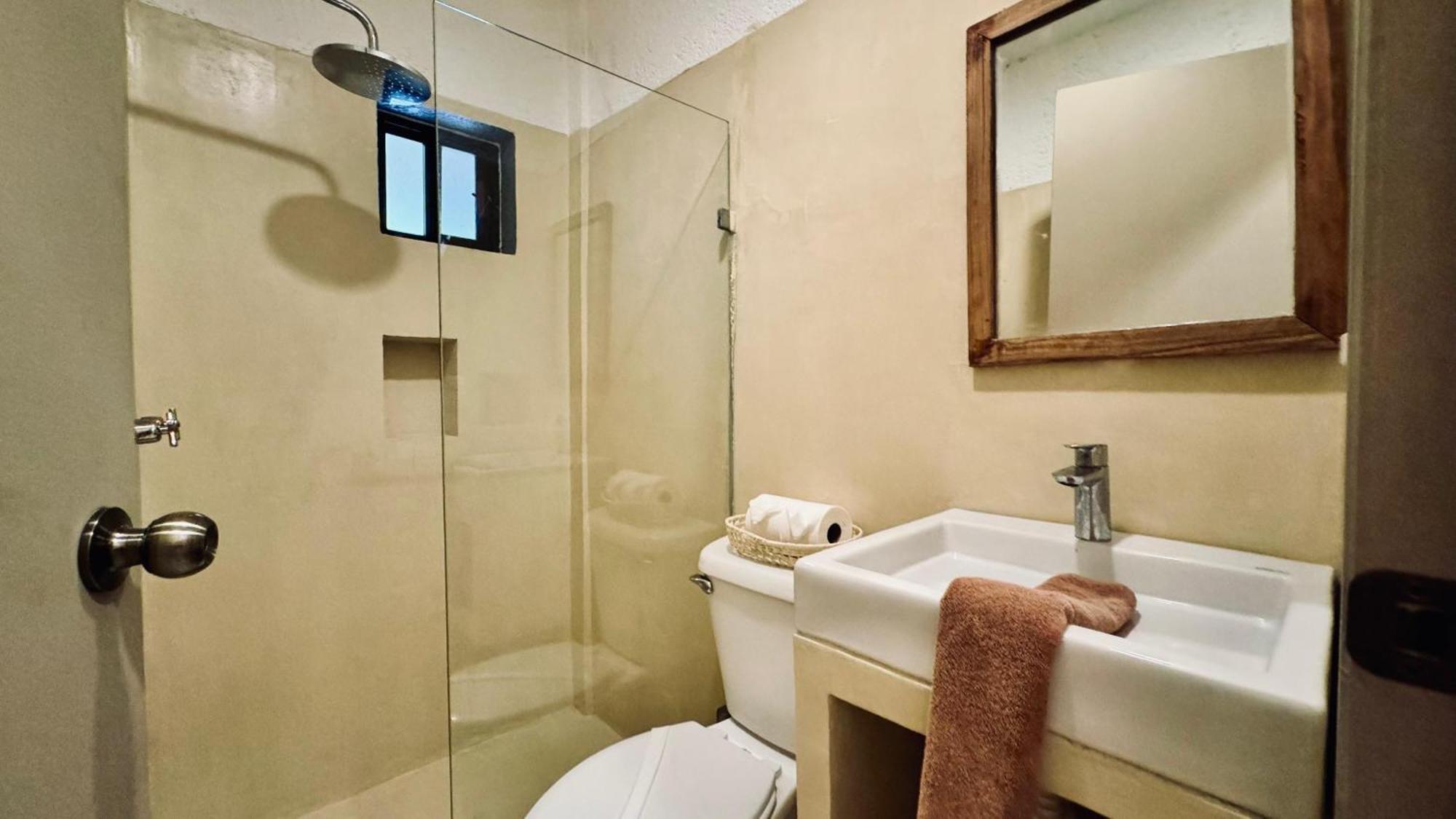 Noah Hotel *