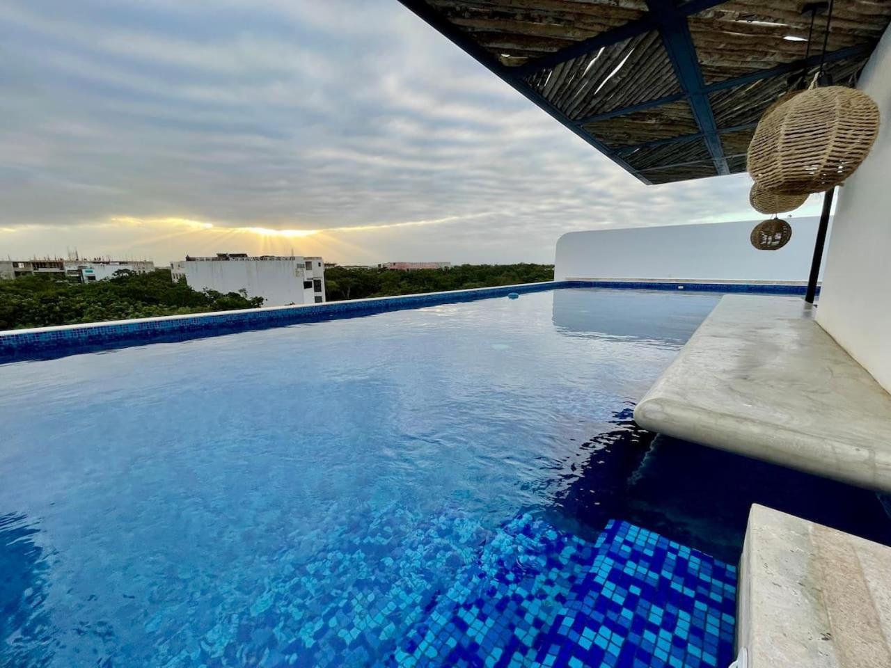 King With Rooftop Pool And Gym Tulum