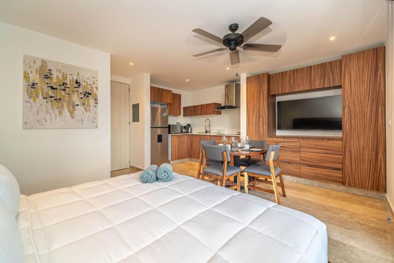 Holiday home King With Private Balcony, Gym, Rooftop Pool
