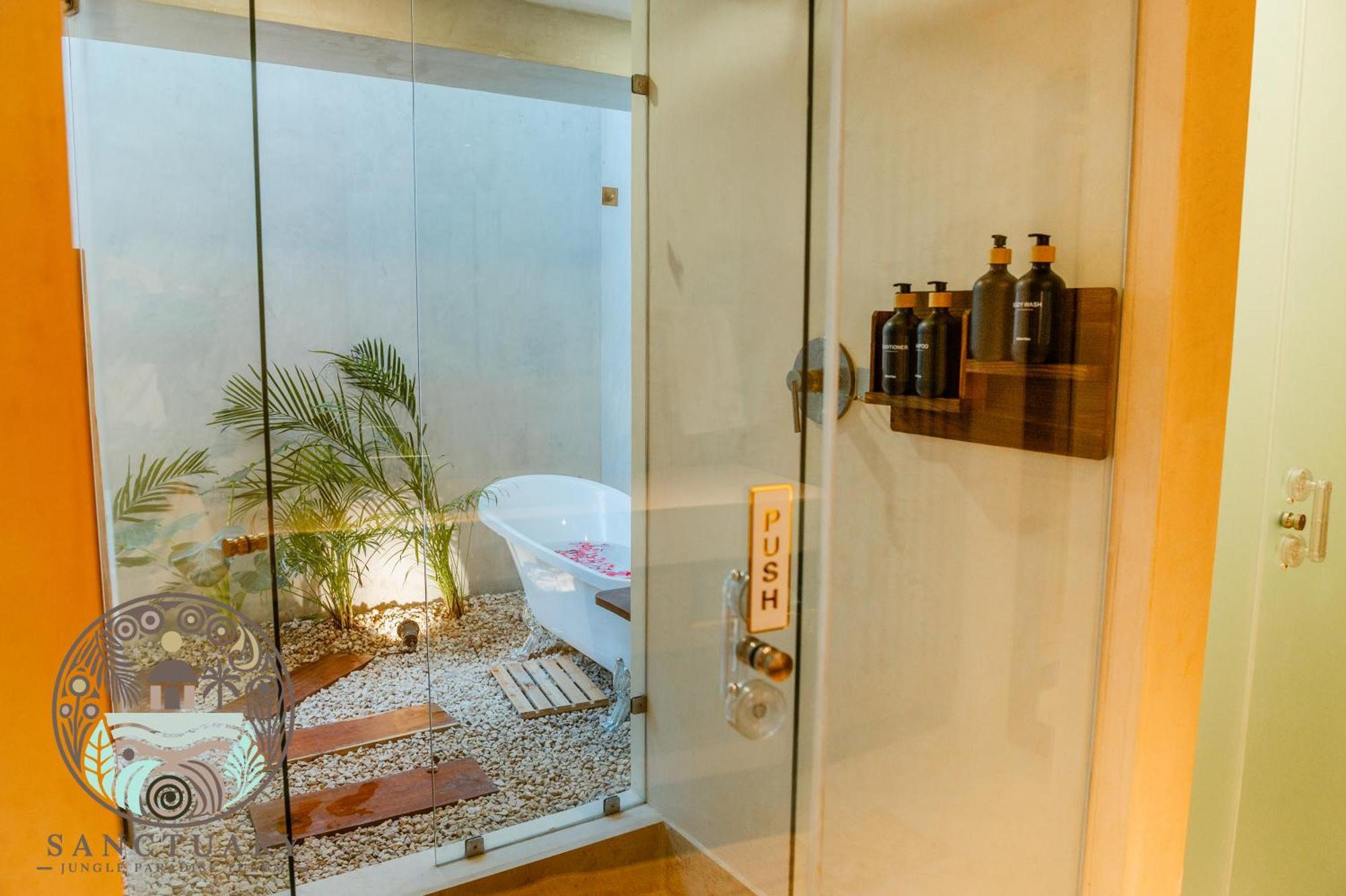 New Sanctuary With A Jacuzzi And Private Tub In The Jungle Tulum