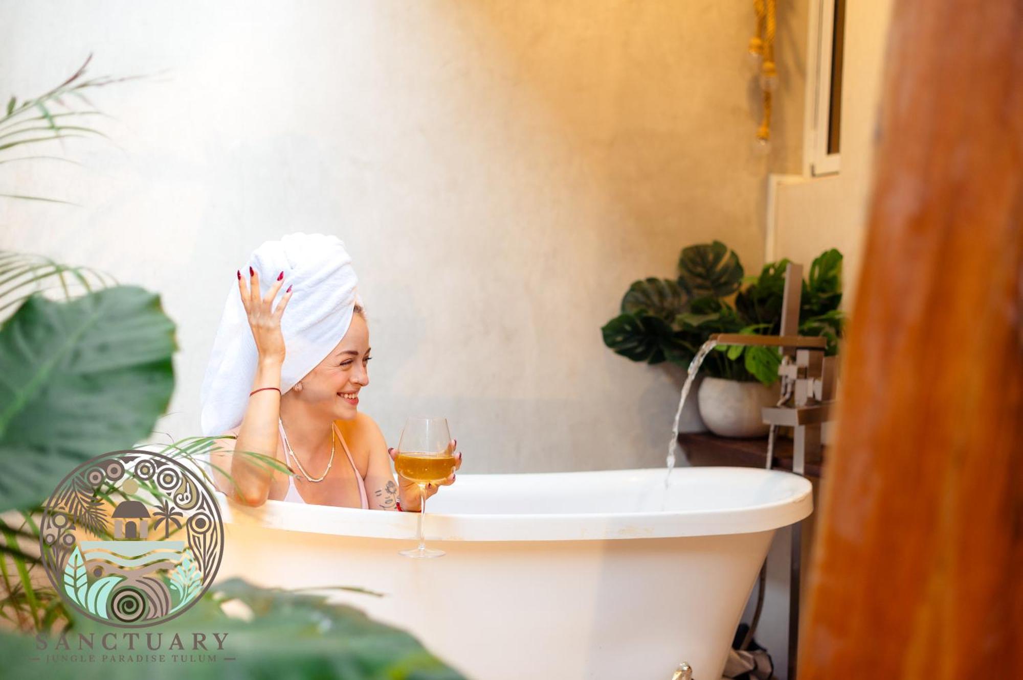 New Sanctuary With A Jacuzzi And Private Tub In The Jungle Apartment *