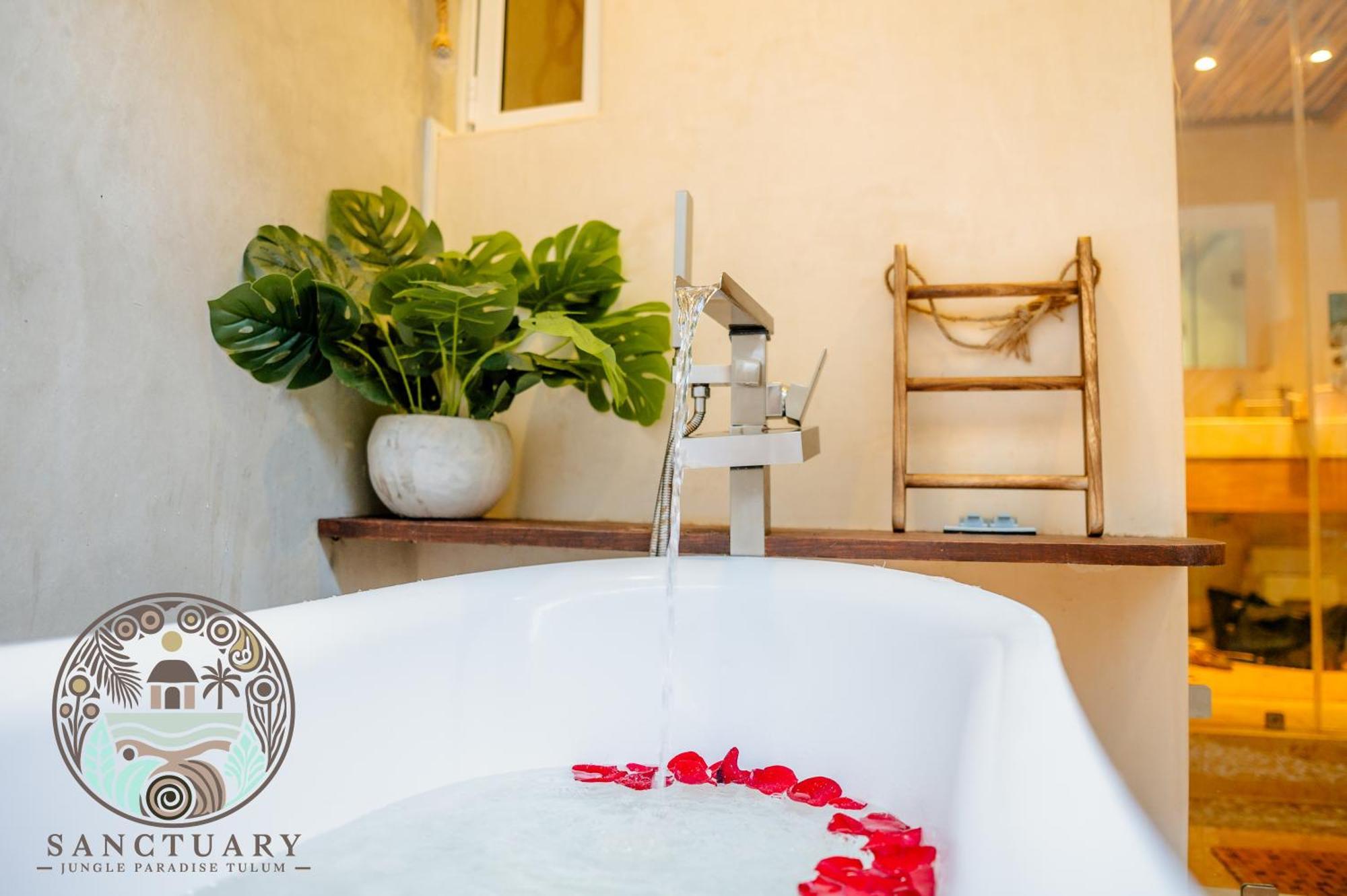 New Sanctuary With A Jacuzzi And Private Tub In The Jungle Tulum