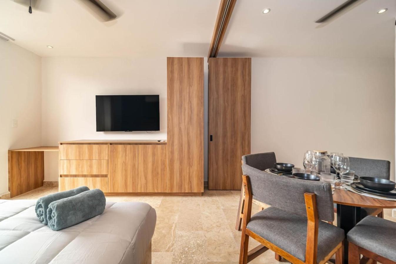 King With Balcony, Rooftop Pool In Trendy Aldea Zama Сasa de vacaciones *