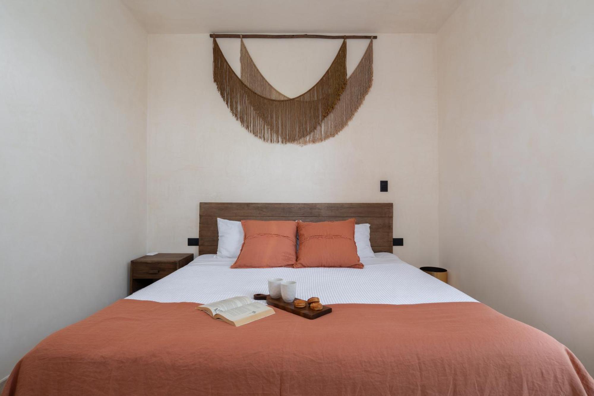 Apartment Escape Private Pool, Terrace & Boho Vibes *