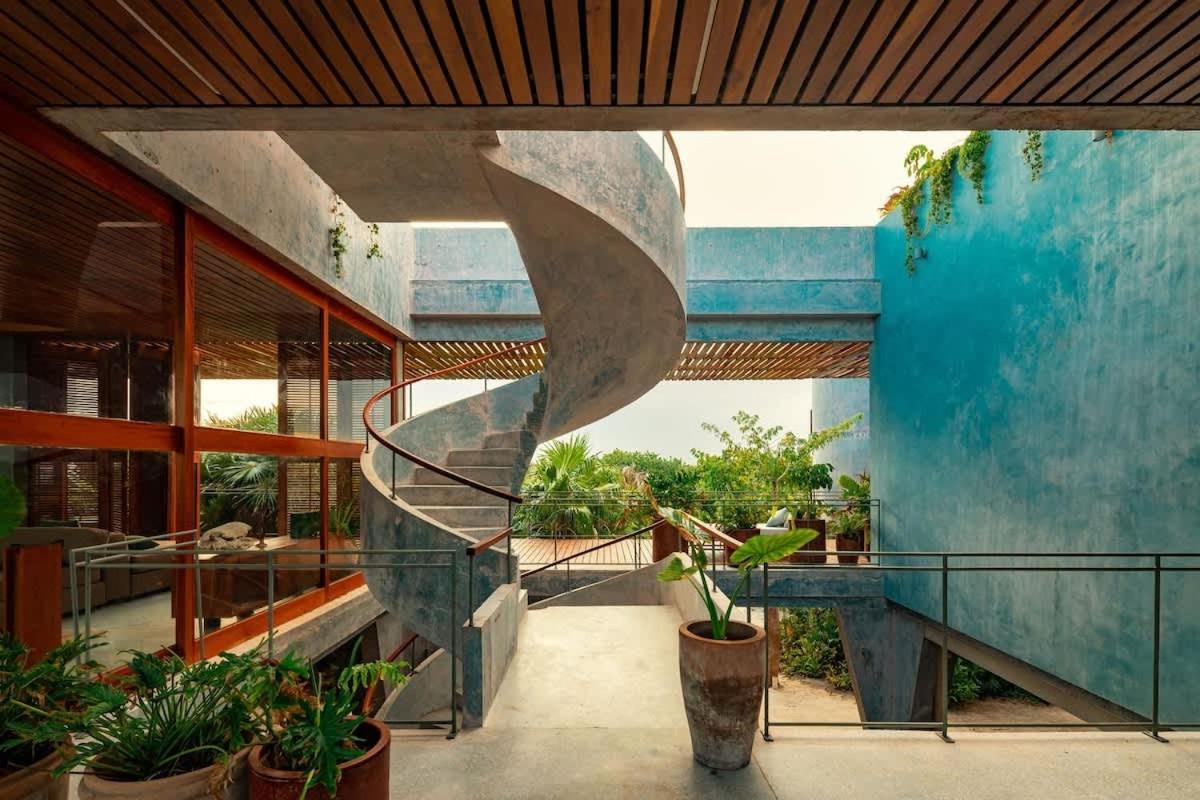 Сasa de vacaciones Design Awards With 4br And Sky Pool