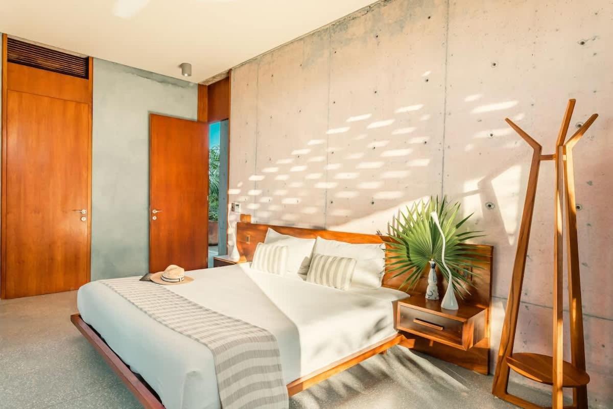 Сasa de vacaciones Design Awards With 4br And Sky Pool
