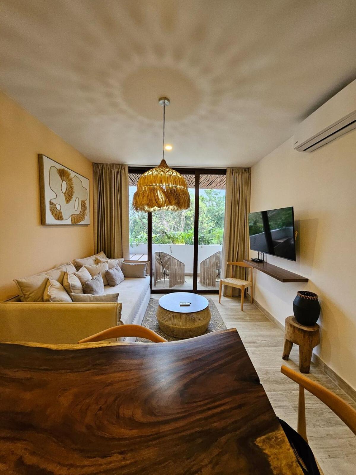 Luxe Jacuzzi Apartment