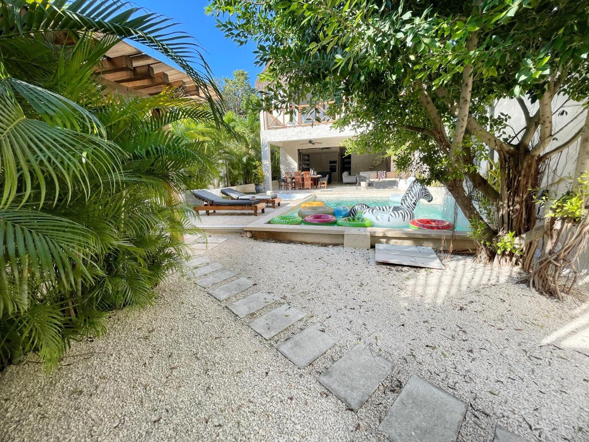 Luxury House Tomanoa - 10pers - 4rooms - Pool - Hotjacuzzi - Speed Wifi -waterfall Villa