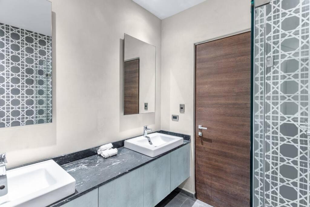 Apartamento Kite 5 Bed, Self Checkin, Pool, Sleep 14 In Great Neighborhood *