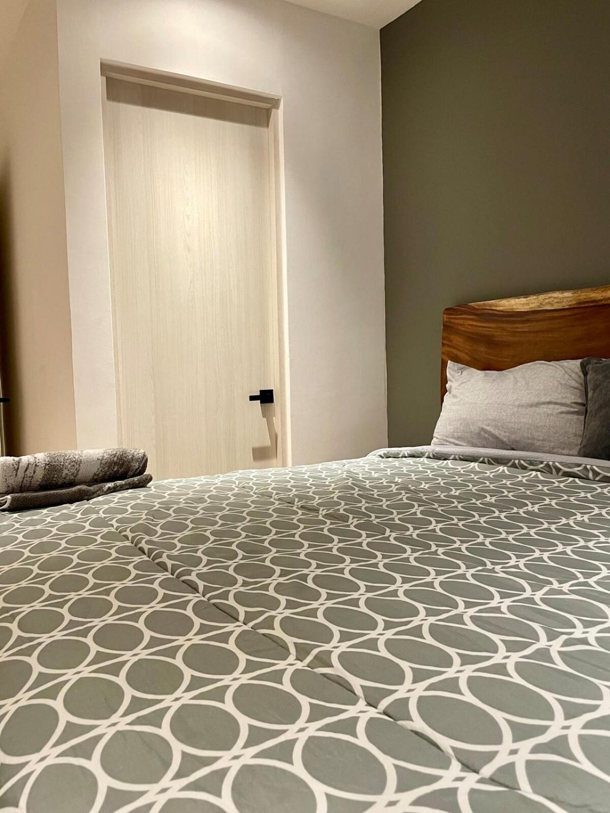 2 Bedrooms 10 Minutes To The