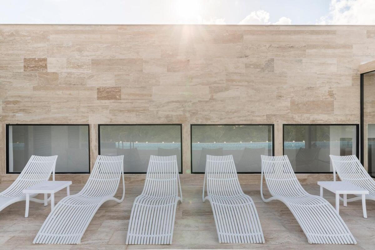 Brand New With King Bed And Rooftop Pool