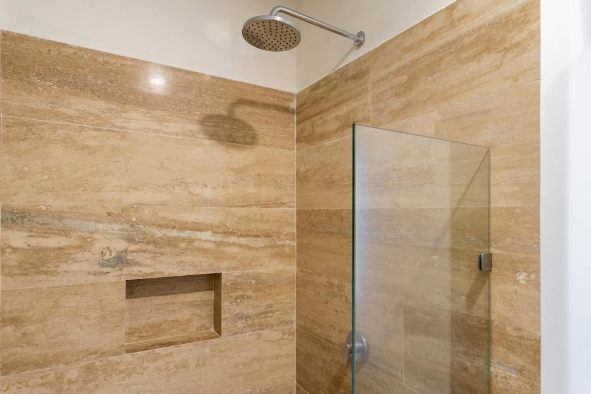 Apartamento Brand New With King Bed And Rooftop Pool