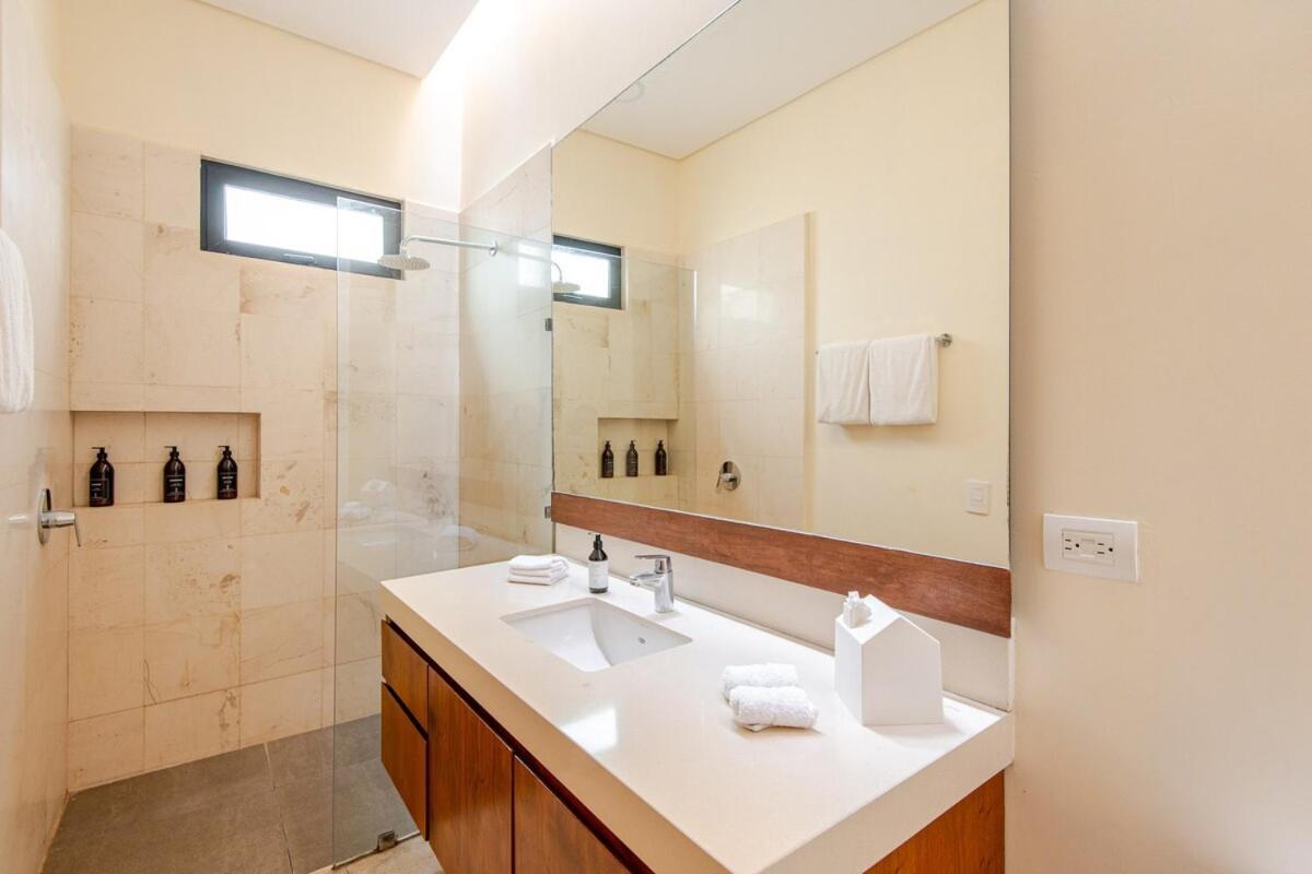 Enjoy Nature At With 100 Year Old Tree, Private Pool & Concierge Service Villa *