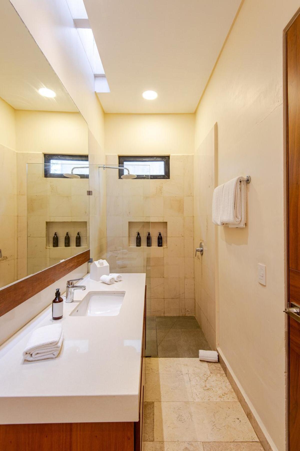 Villa Enjoy Nature At With 100 Year Old Tree, Private Pool & Concierge Service *