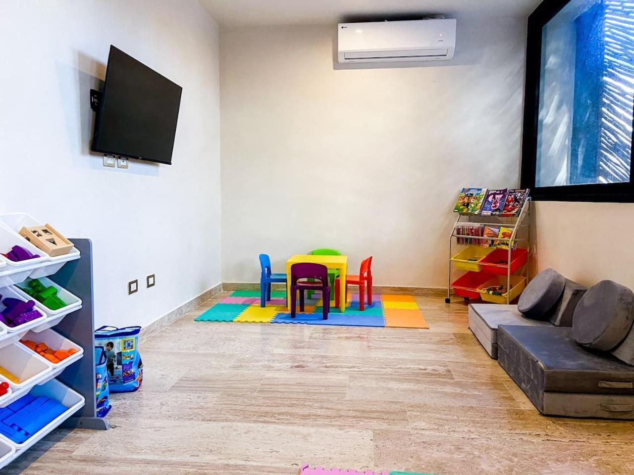 Spacious 1. 5 Bedroom Steps To Hunab Center And Stores