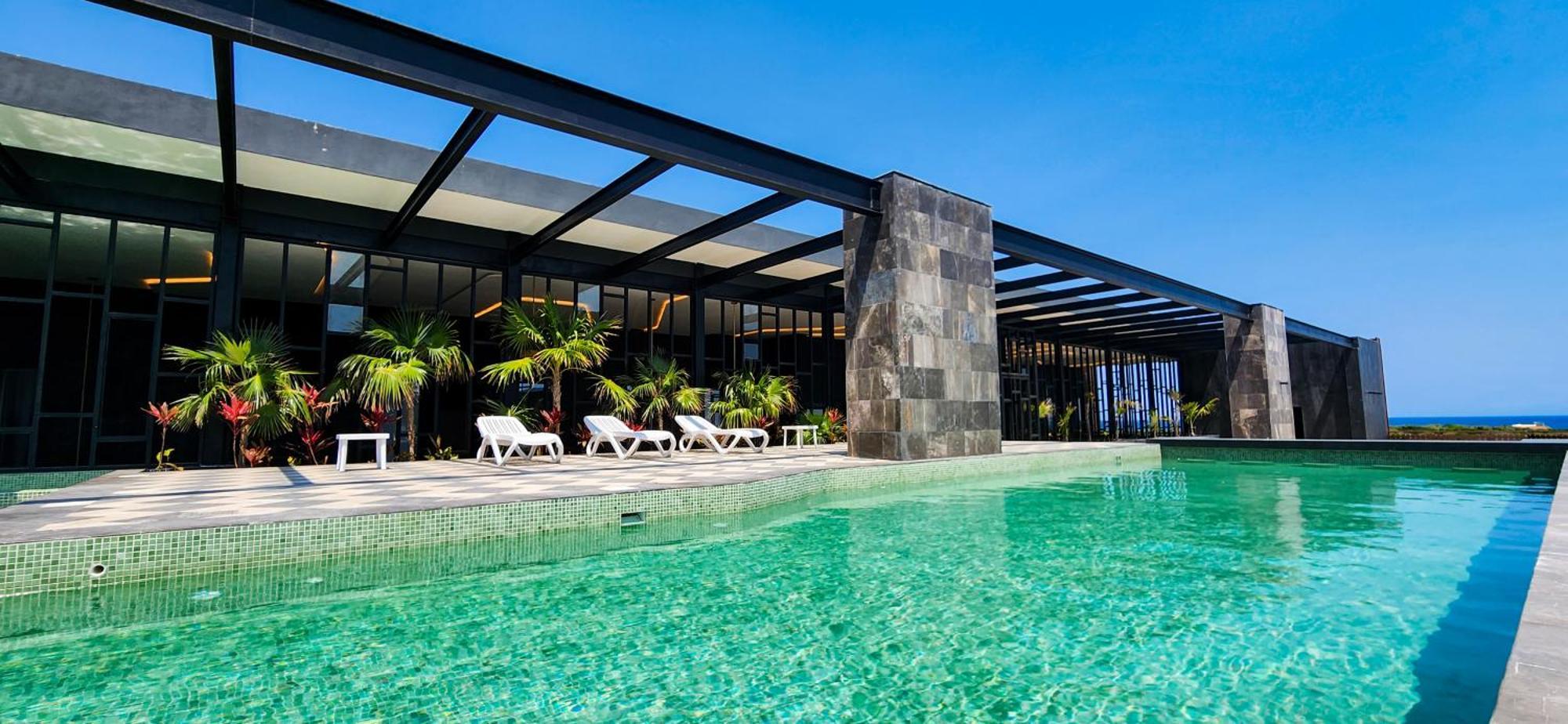 Seascape Near The With A Sea-view Rooftop And Infinity Pool