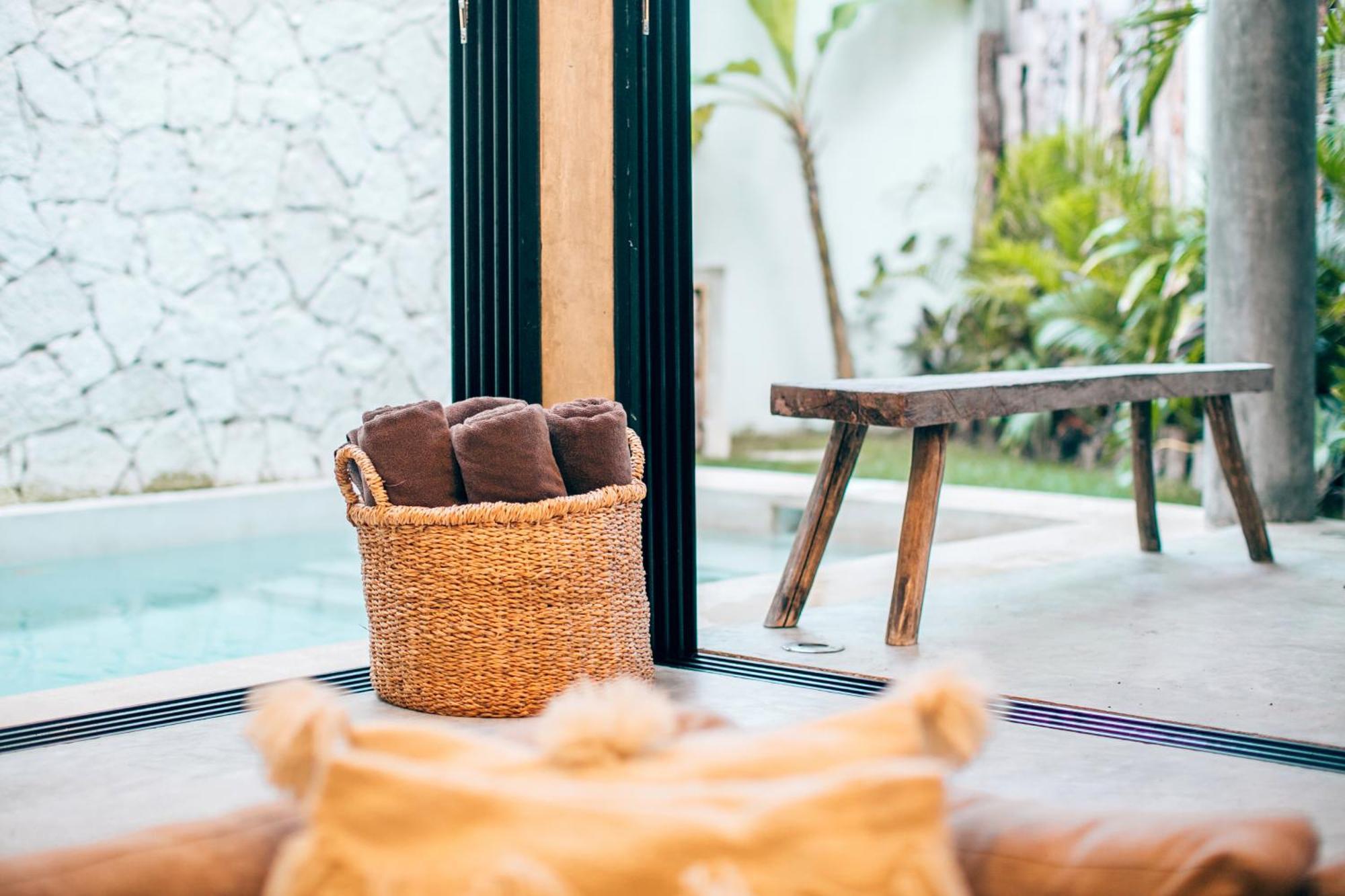 Round Luxury Jungle Priv Pool-concierge 4a