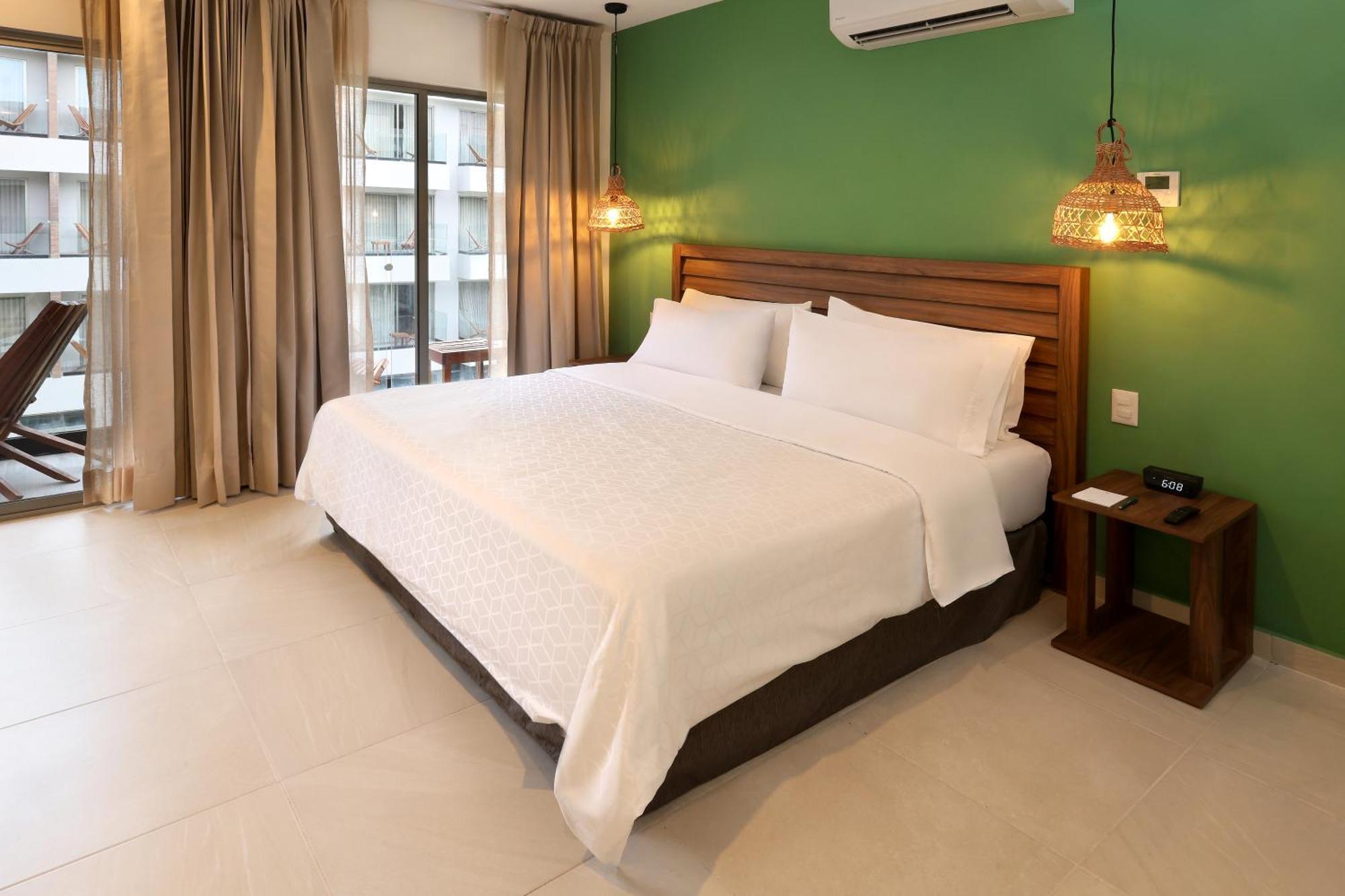 Hotel By Ihg 4*