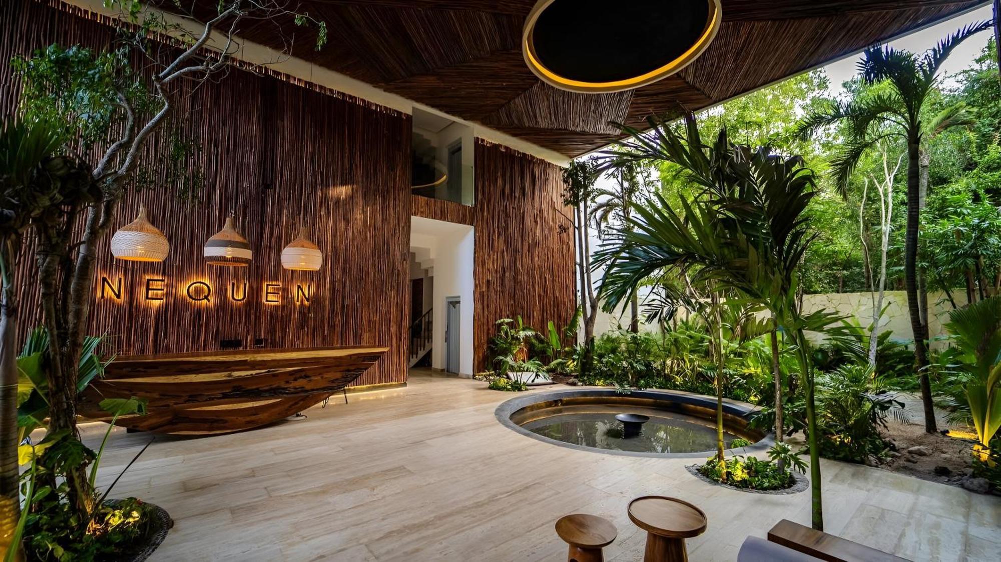 Luxe Jacuzzi Apartment