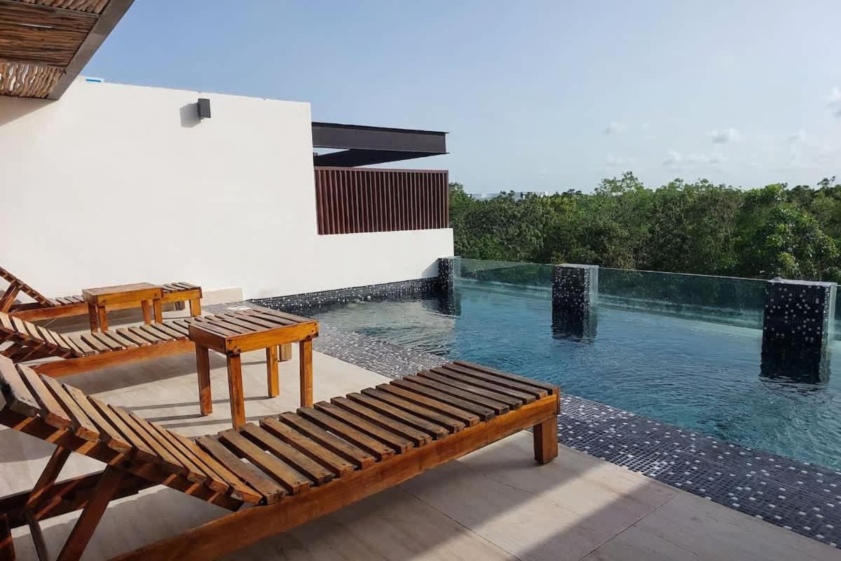 King Bed Cool Pool Hammock Gym Wifi Hyde