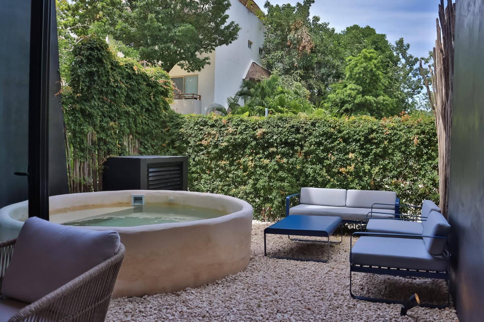 Quiet 4br Townhouse With Private Pool, Roof, Patio Tulum