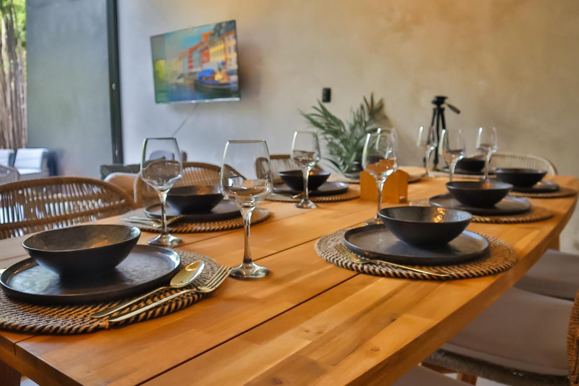 Quiet 4br Townhouse With Private Pool, Roof, Patio Apartamento