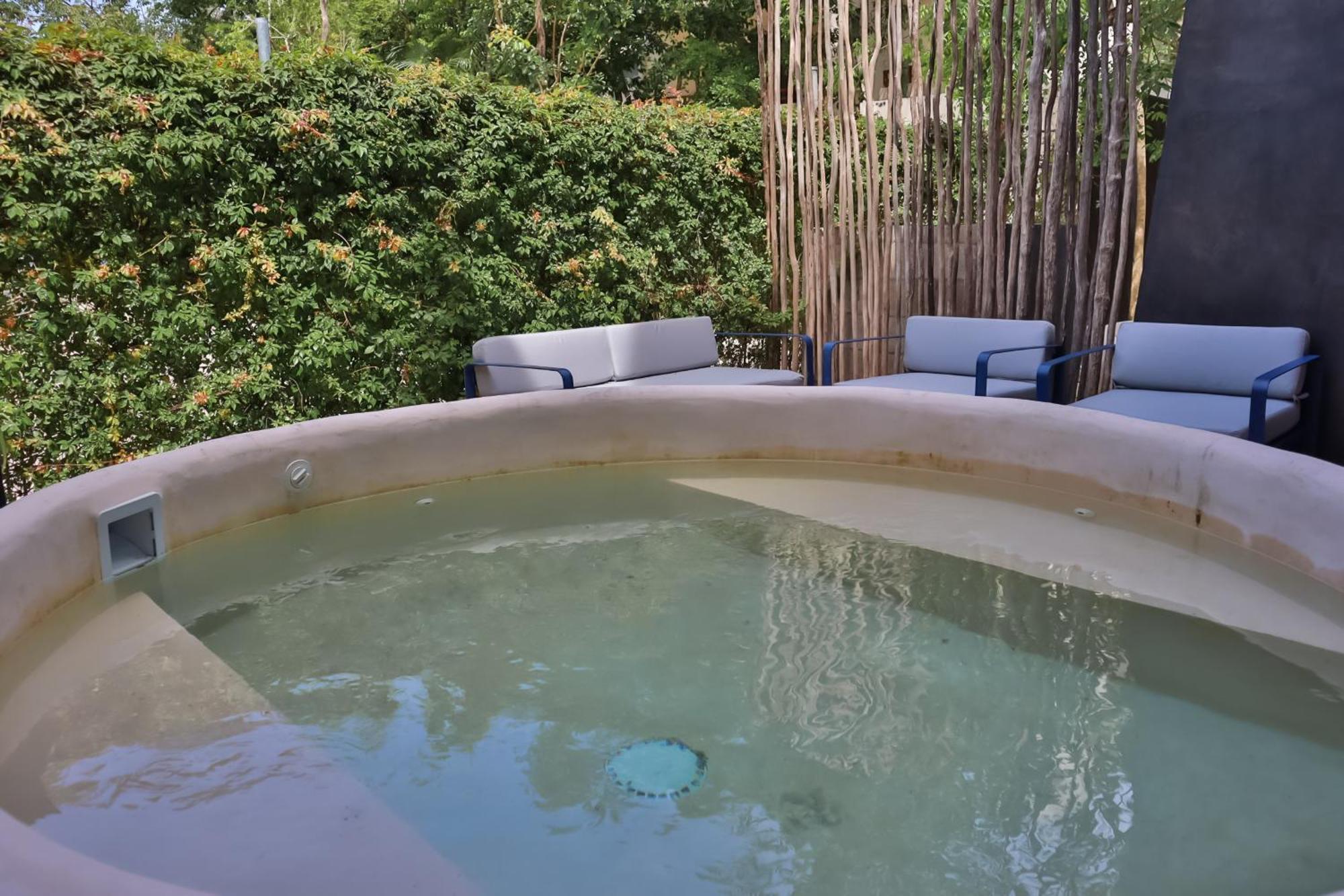 Quiet 4br Townhouse With Private Pool, Roof, Patio