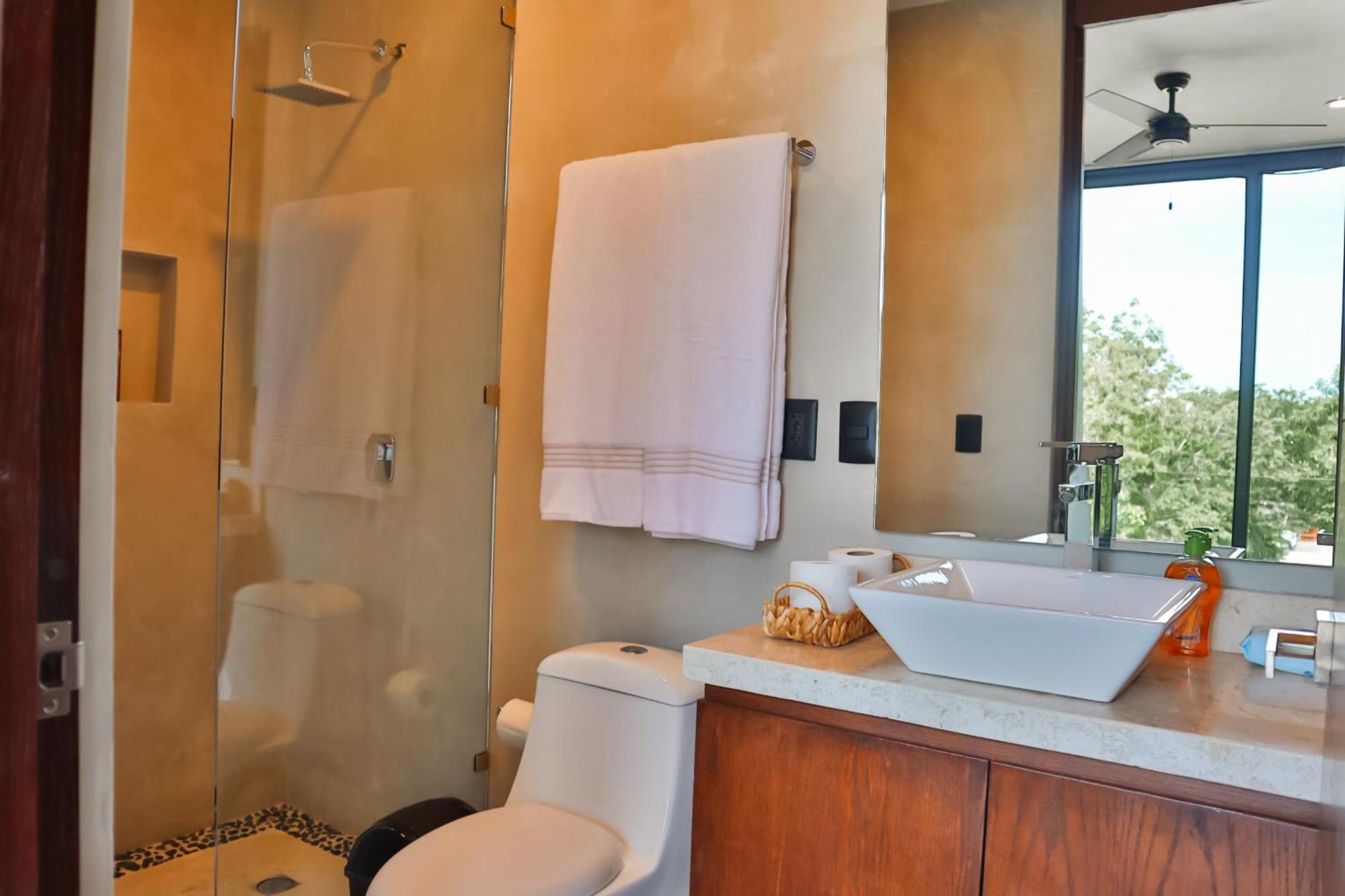 Quiet 4br Townhouse With Private Pool, Roof, Patio Apartamento