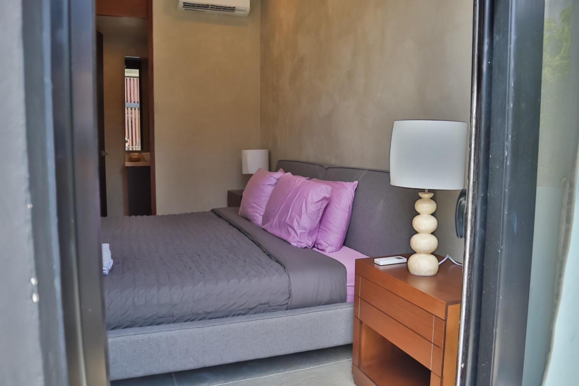 Quiet 4br Townhouse With Private Pool, Roof, Patio *