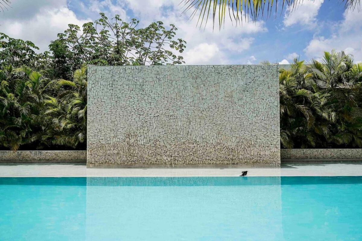 White - Unique Spacious And Club Access Villa