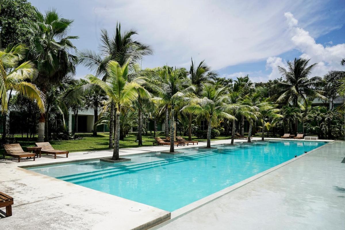 White - Unique Spacious And Club Access Villa