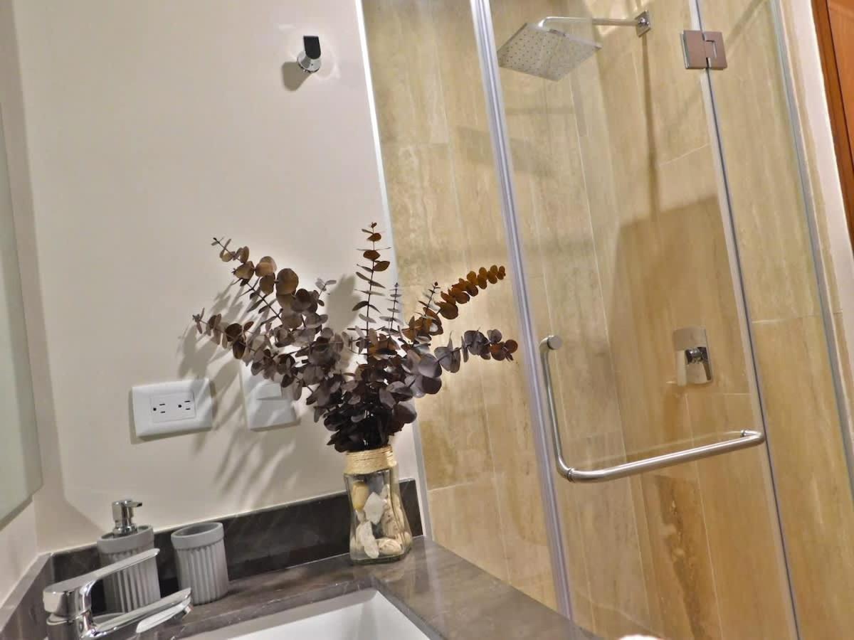 Stunning 2 Bedroom At With Infinity And Jacuzzi By Waves Management