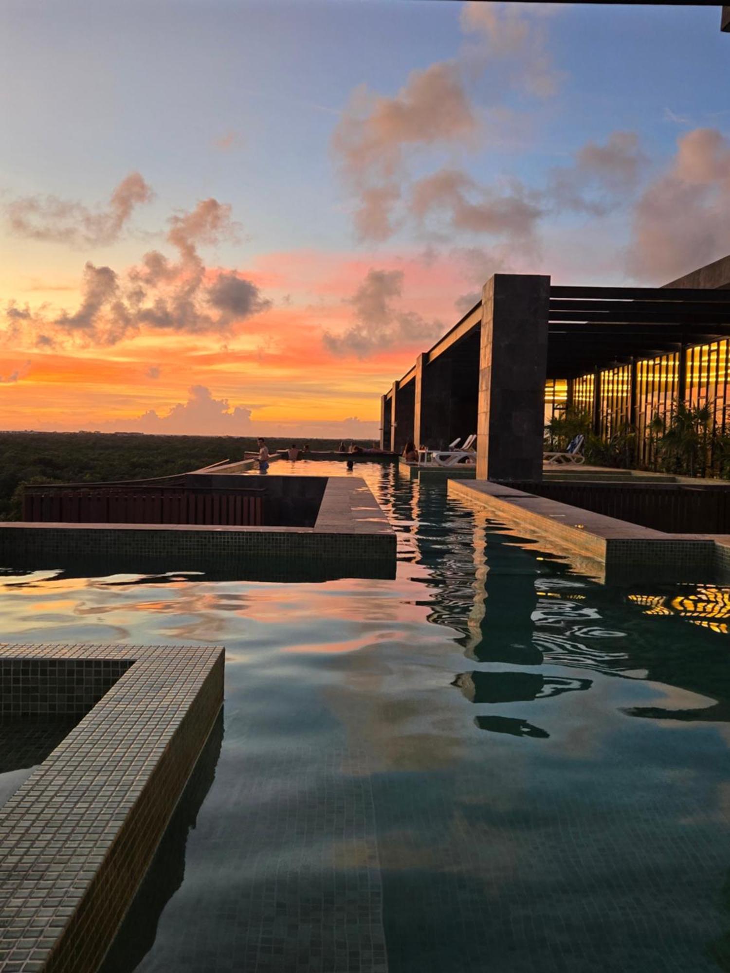 Private Pool In Zone - Club