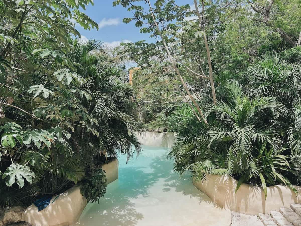 3 Pools At Main Avenue *