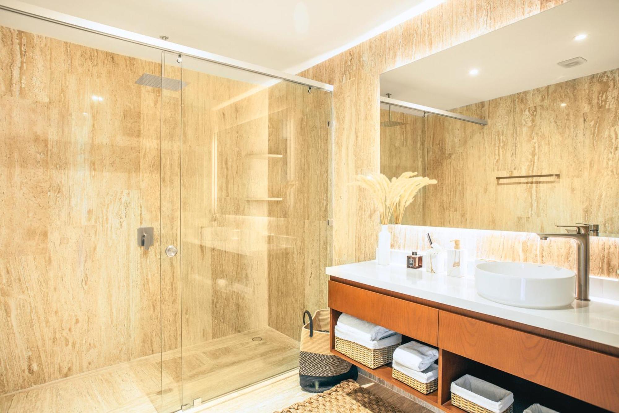 Canopy Cove Loft Private Jacuzzi Parking & B-club *