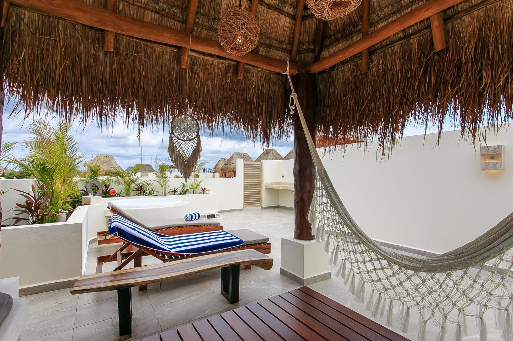 2br 2ba Penthouse With Private Rooftop Terrace *