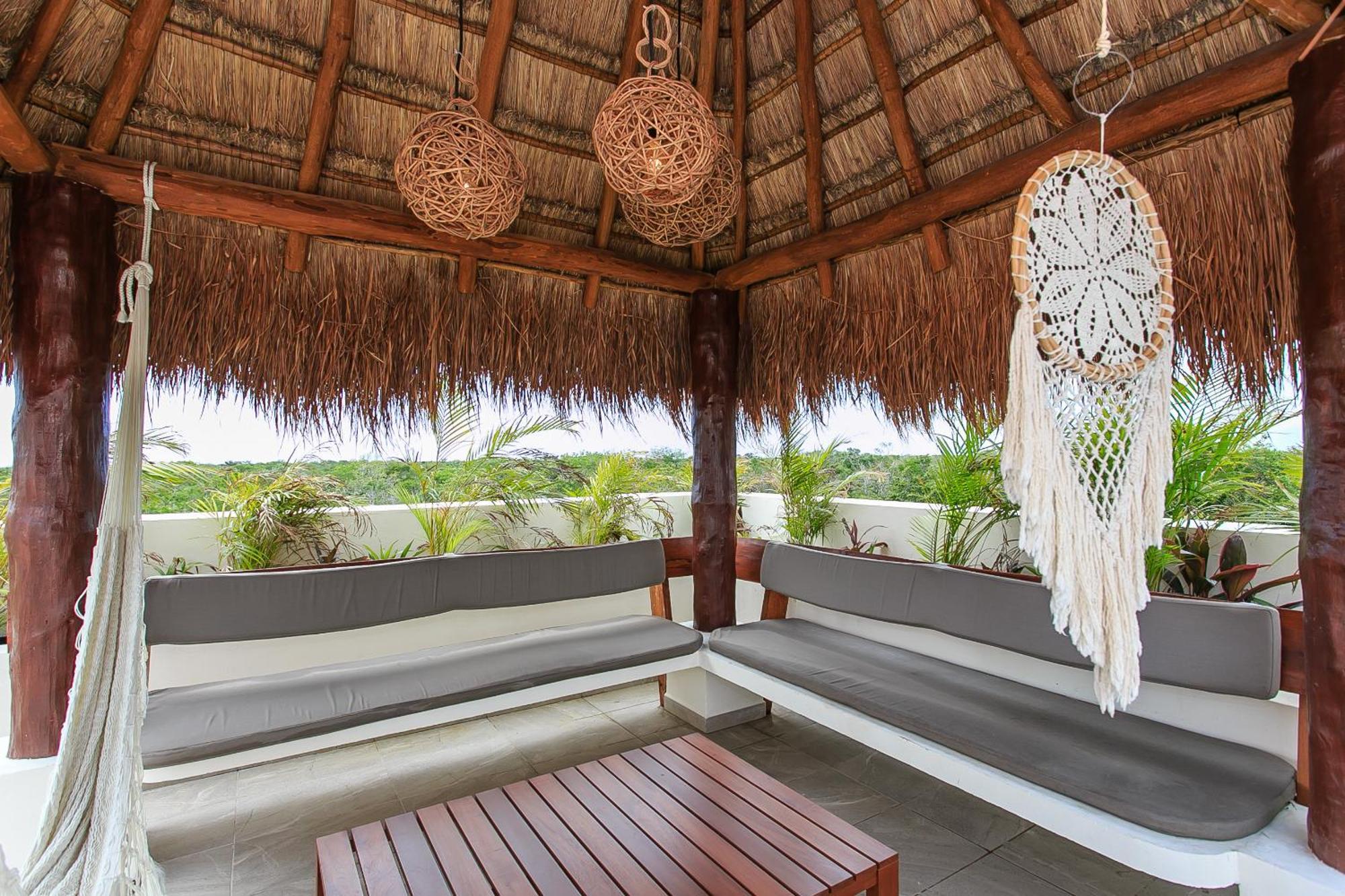 2br 2ba Penthouse With Private Rooftop Terrace