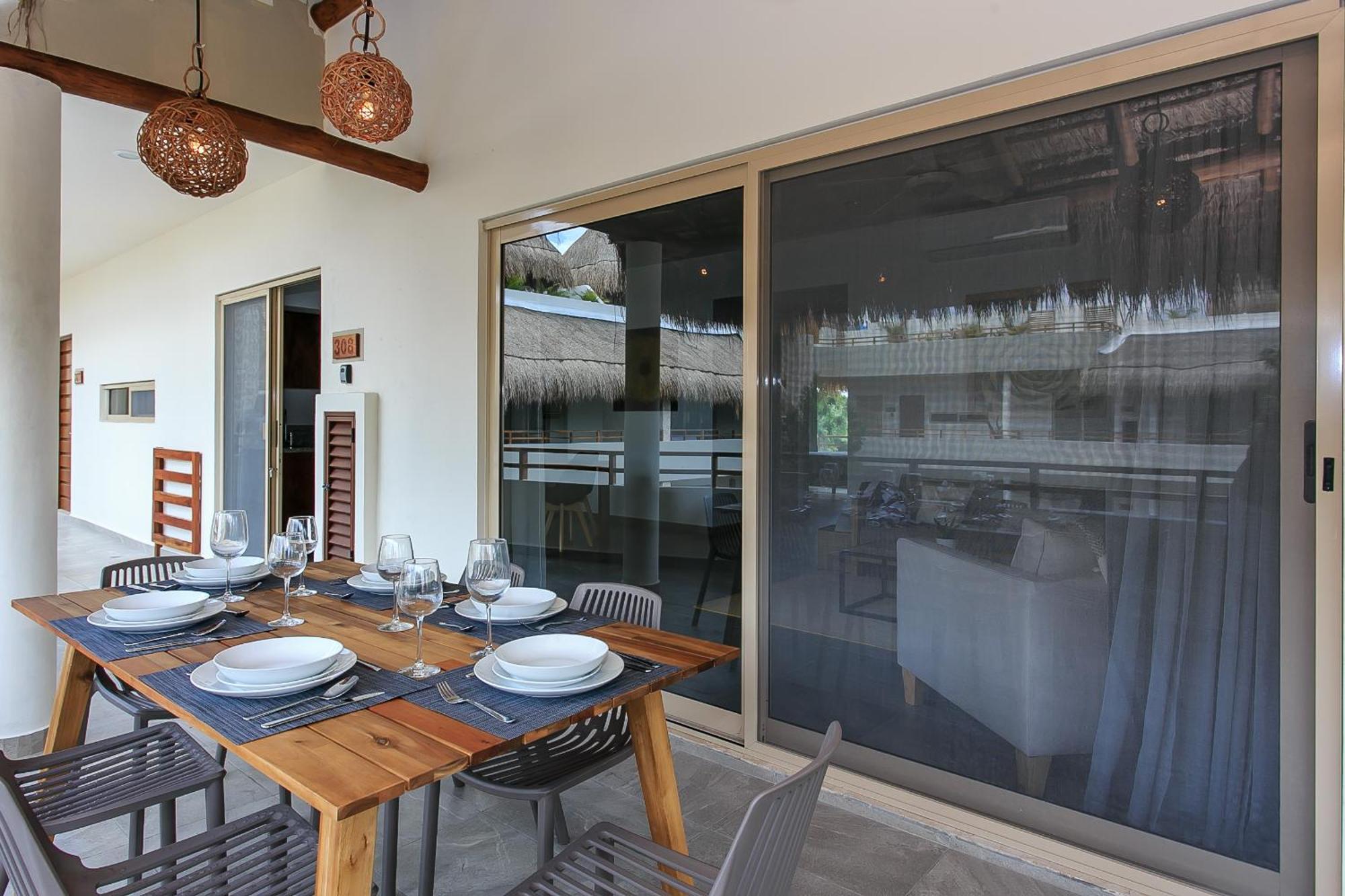2br 2ba Penthouse With Private Rooftop Terrace Apartment *