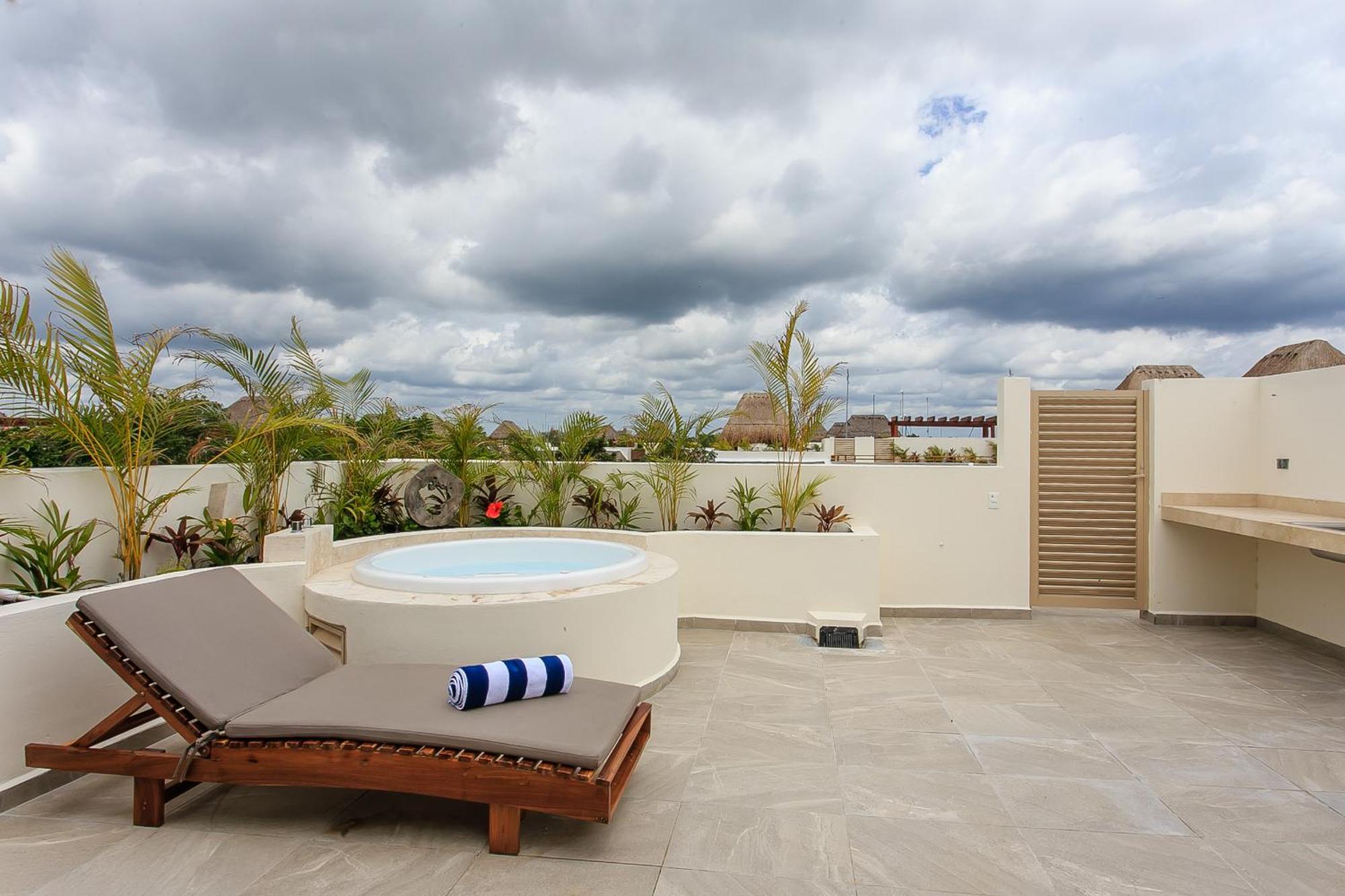 2br 2ba Penthouse With Private Rooftop Terrace *