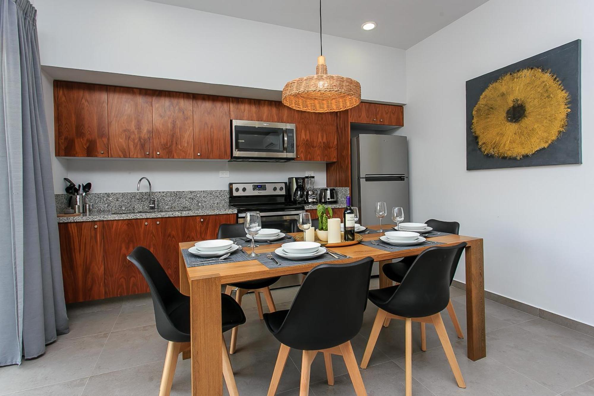 Apartment 2br 2ba Penthouse With Private Rooftop Terrace *