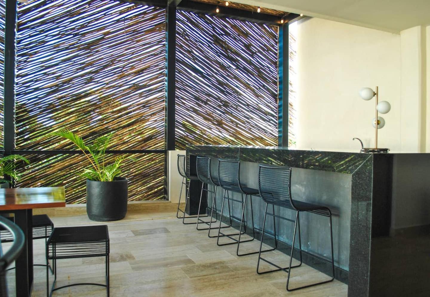 Apartamento Upscale Desirable Location *