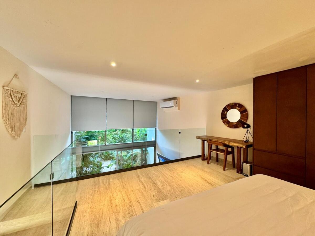 Beautiful Loft Minutes From The Sea!