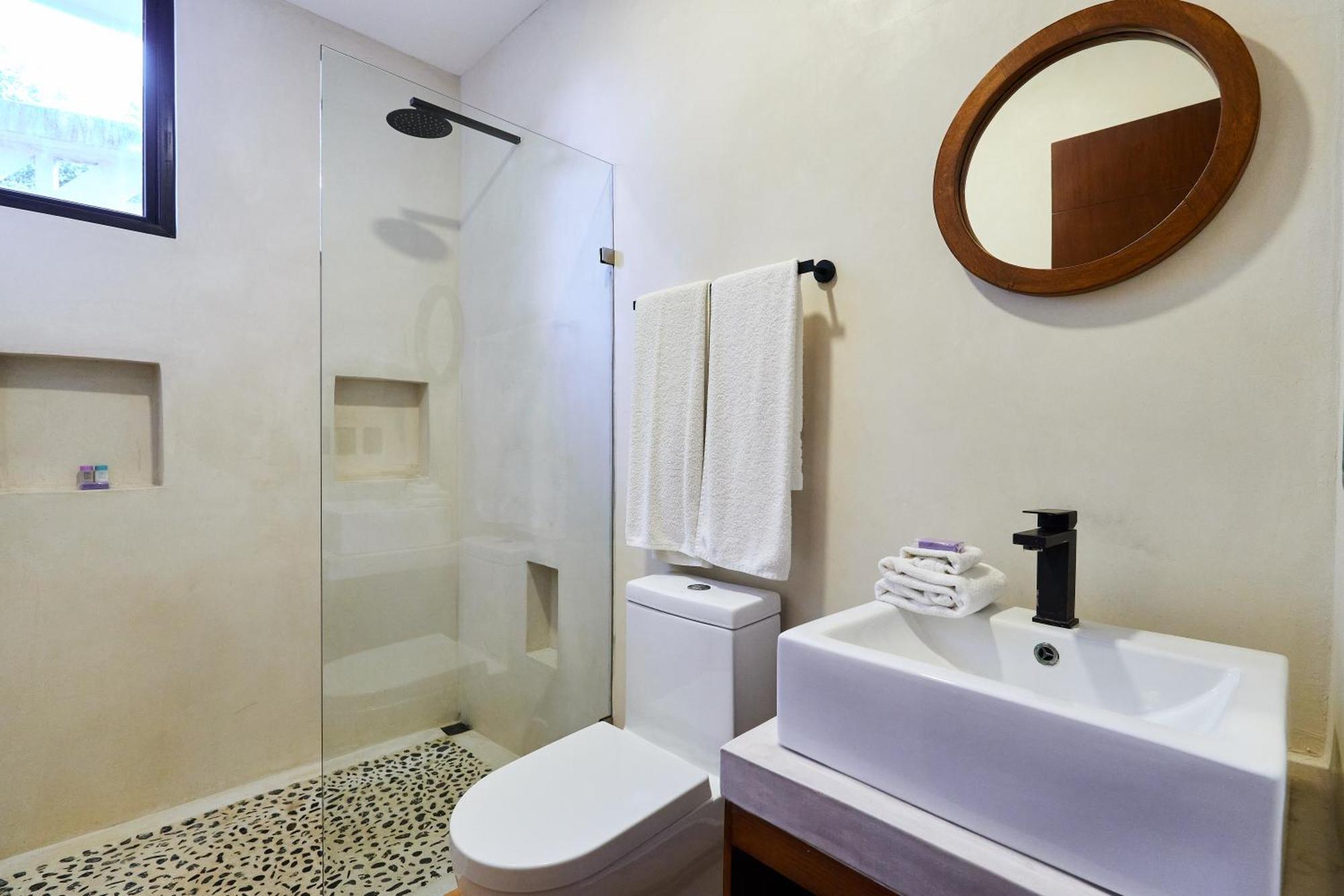 Casa Baay - Private 17 Bedroom House, 34 Pax, Rooftop And Pool Сasa de vacaciones *
