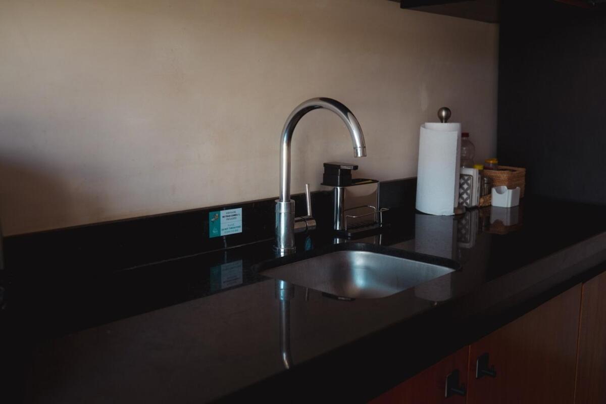 Great Location, Pool And Gym Apartment