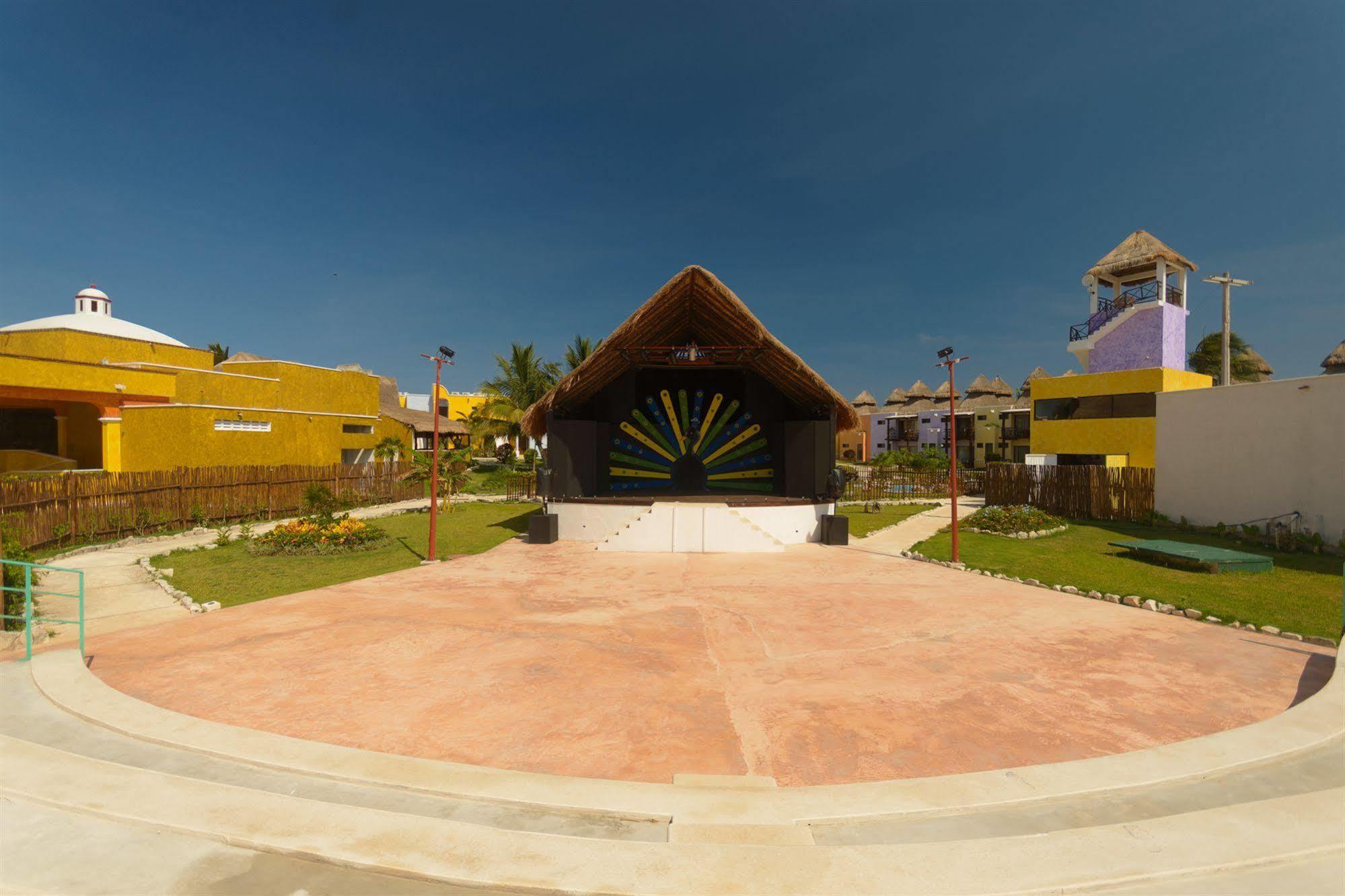 Pavoreal Hotel 4*
