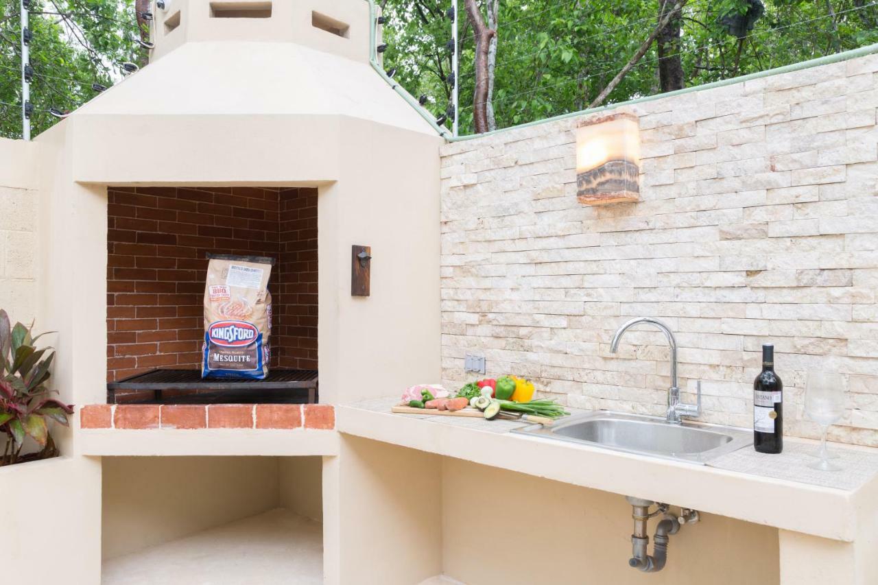 Сasa de vacaciones Private Modern Villa-pool Beds-ac-internet-parking-grill *