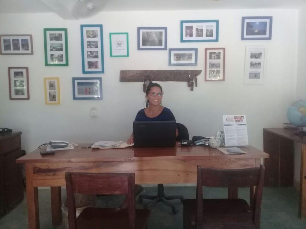 Dos Ceibas - Massage & Yoga Inclusive