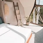 Mamasan Treehouses & Cabins