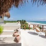 Mezzanine Boutique Hotel (Adults Only)