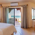 Mezzanine Boutique Hotel (Adults Only)